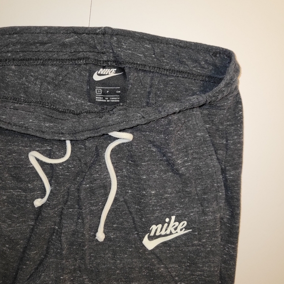 Nike Gym Vintage Capri Sweats - Picture 3 of 4